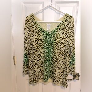 Jaclyn Smith women’s XL  animal print VNeck sweater. Greens/ black